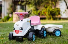 Odstrkovadlo traktor Rainbow s volantem a valníkem