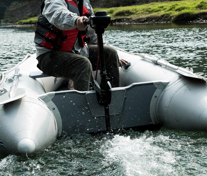 Lodní motor Maxima® 58 Lb s náklopnou rukojetí Lodní motor Maxima® 58 Lb s náklopnou rukojetí