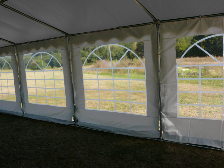 Okna Party stan-svatba